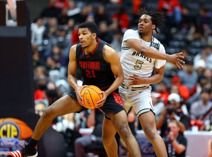 In the same game Aaron McBride (21) made the state's biggest play, here he muscles up for an inside hoop. Photo: Nick Koza.